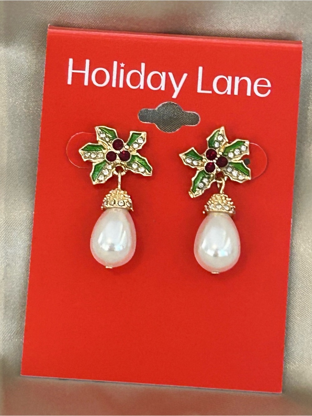 Green & White Simulated Pearl Drop Holiday Earrings